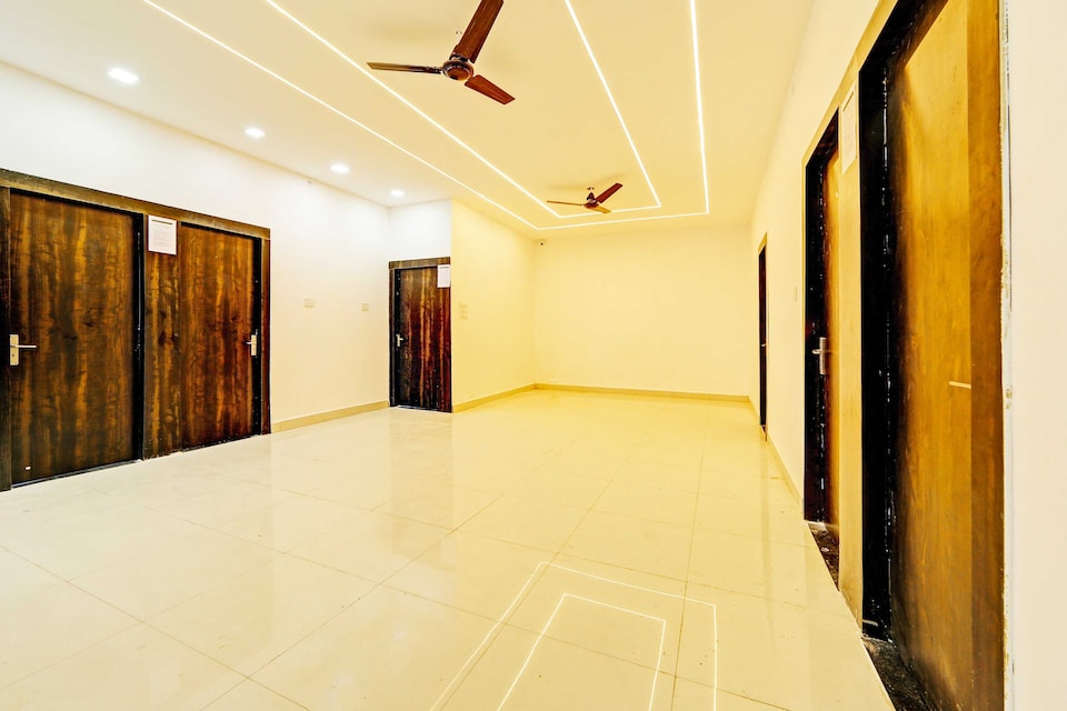 OYO 825082 Hotel shiv Shakti, New Market Bhopal, Bhopal