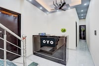 OYO 825109 Karan Residency
