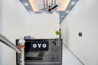 OYO 825109 Karan Residency