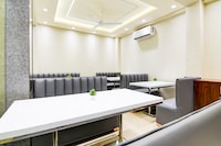 Super Townhouse Kaikhali Near Airport