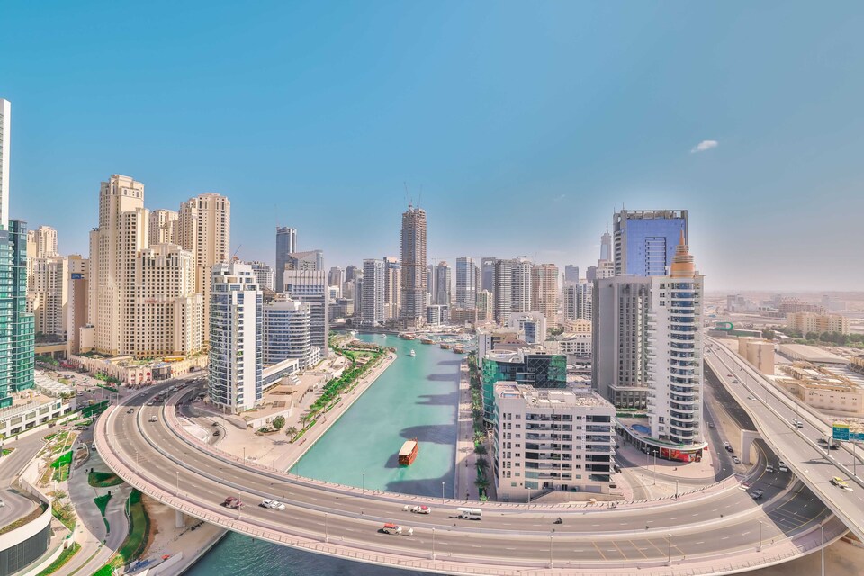 Luxurious Apartments Dubai Marina Views - Pool & Gym by Sojo Stay, Dubai Marina, Dubai