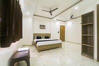 Collection O Hotel Maruti Palace 