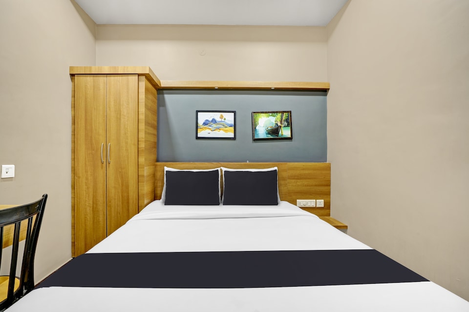 Hotel O Century Regency, MG Road Kochi, Kochi