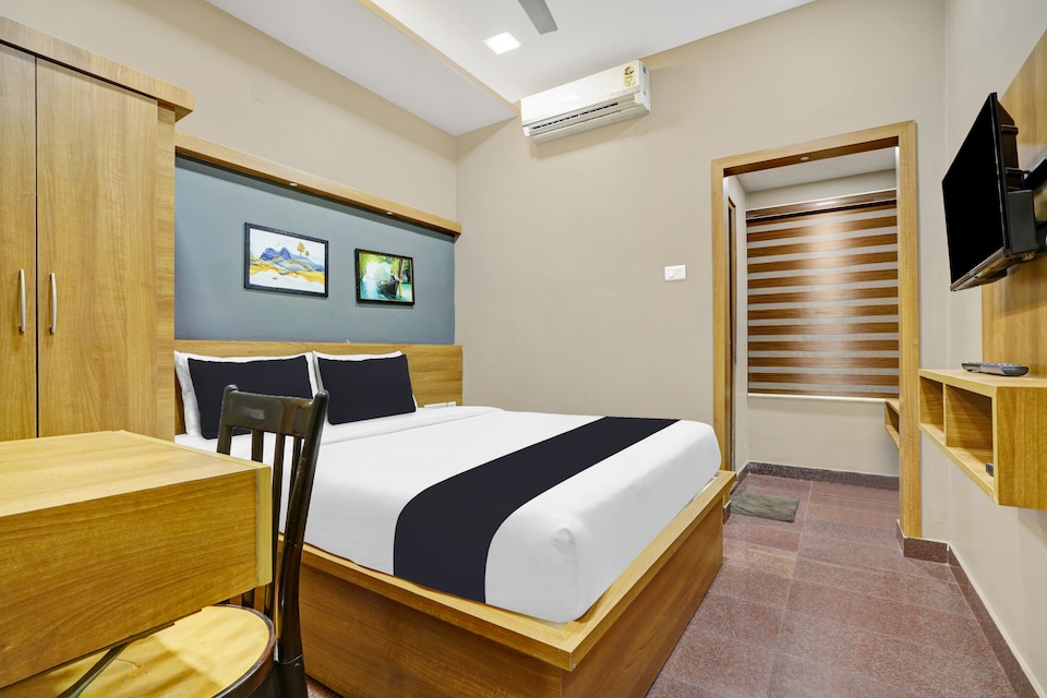 Hotel O Century Regency, MG Road Kochi, Kochi
