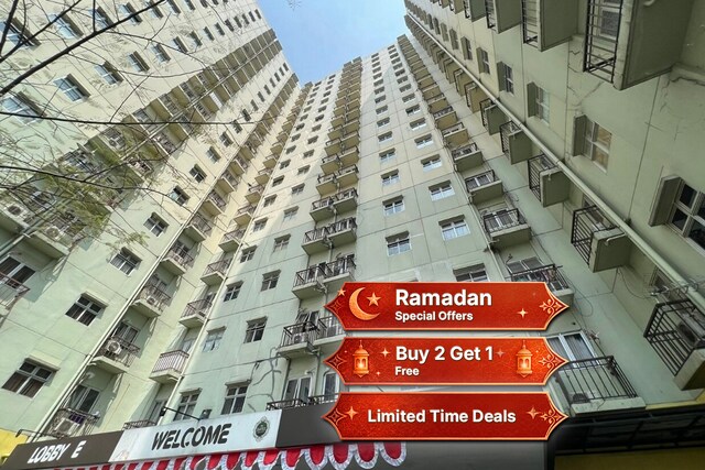 OYO 93945 The Suite Metro Apartemen By Sa