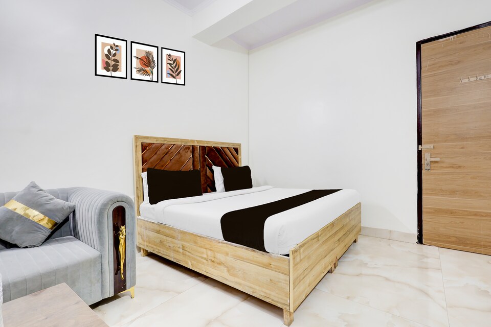 Collection O Nangloi Metro Station Formerly Hotel Comfort Inn, Paschim Vihar Delhi, Delhi