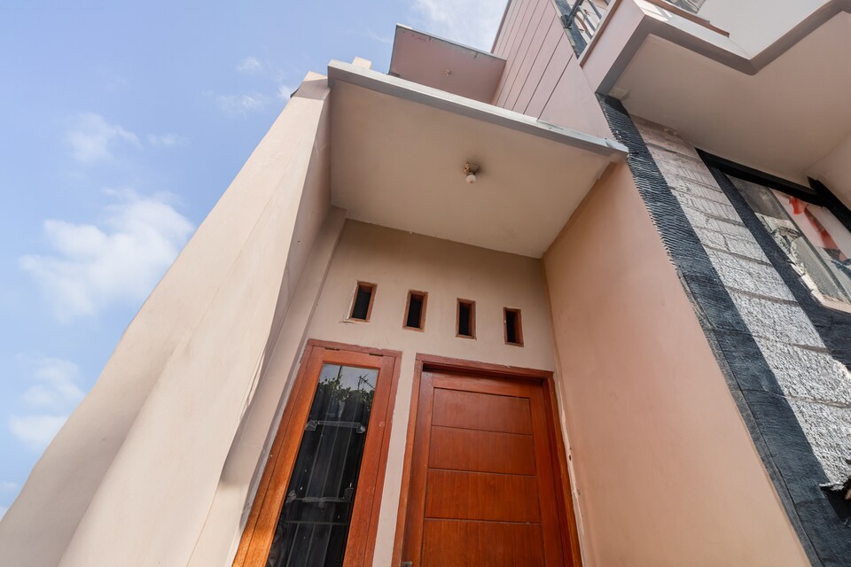 SPOT ON 93957 Henny Kost, Matraman, Jakarta