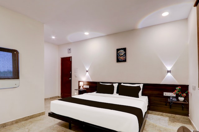 Super Townhouse OAK BHOOJA HOTELS