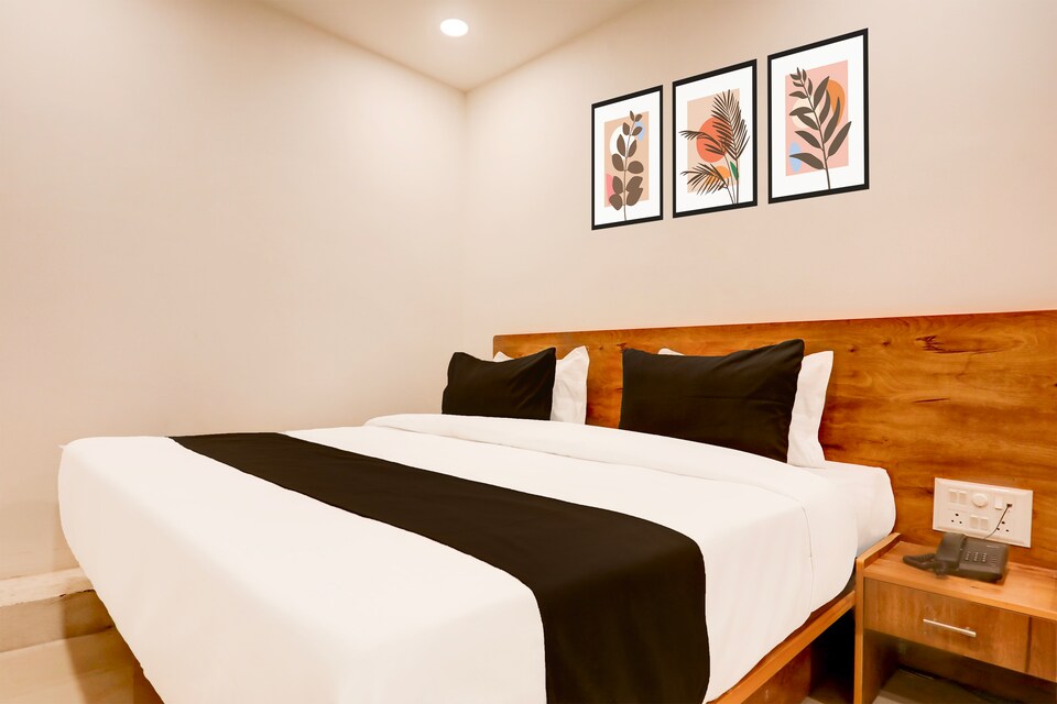 Hotel O R CK INN, Dhebar Road, Rajkot