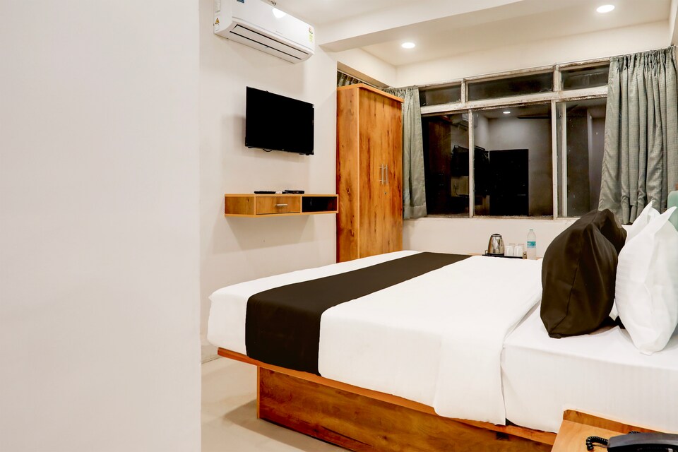 Hotel O R CK INN, Dhebar Road, Rajkot
