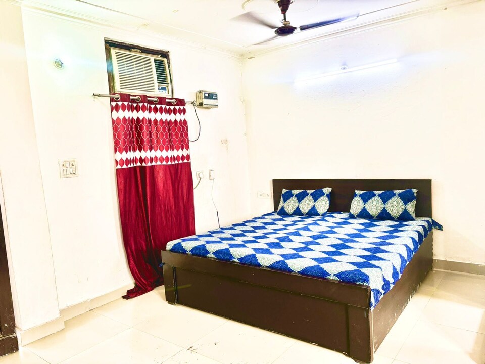 OYO 825420 The Niwas, Golf Course Road, Gurgaon