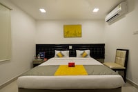 OYO Hotel Falcons Nest La Riviera Near Shilparamam