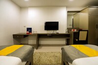 OYO Hotel Falcons Nest La Riviera Near Shilparamam