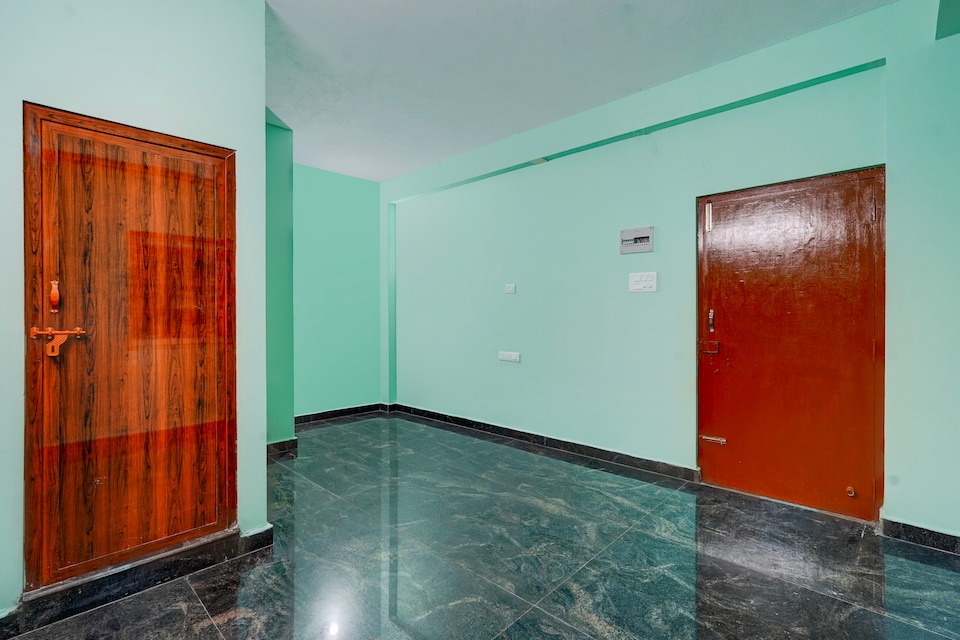 Hotel O  White Inn, GST Chennai, Chennai