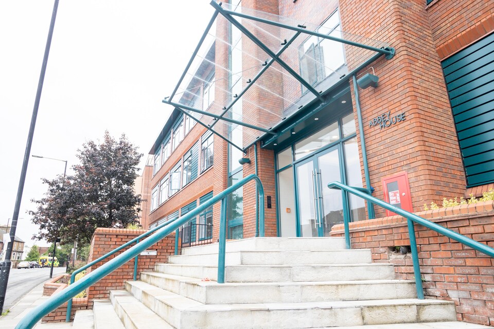 Deluxe & Chic 1 & 2 Bed Apts near Heathrow, Legoland, & Windsor Slough by Belvilla, Slough, Slough