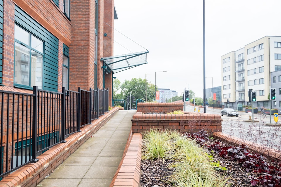 Deluxe & Chic 1 & 2 Bed Apts near Heathrow, Legoland, & Windsor Slough by Belvilla, Slough, Slough