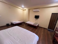 Hotel O Golden Manor Inn