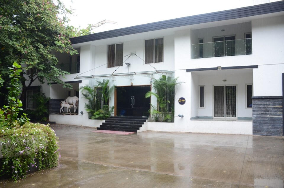 OYO Premium 097 Near Osho Ashram Koregaon Park, Koregaon Park Pune, Pune