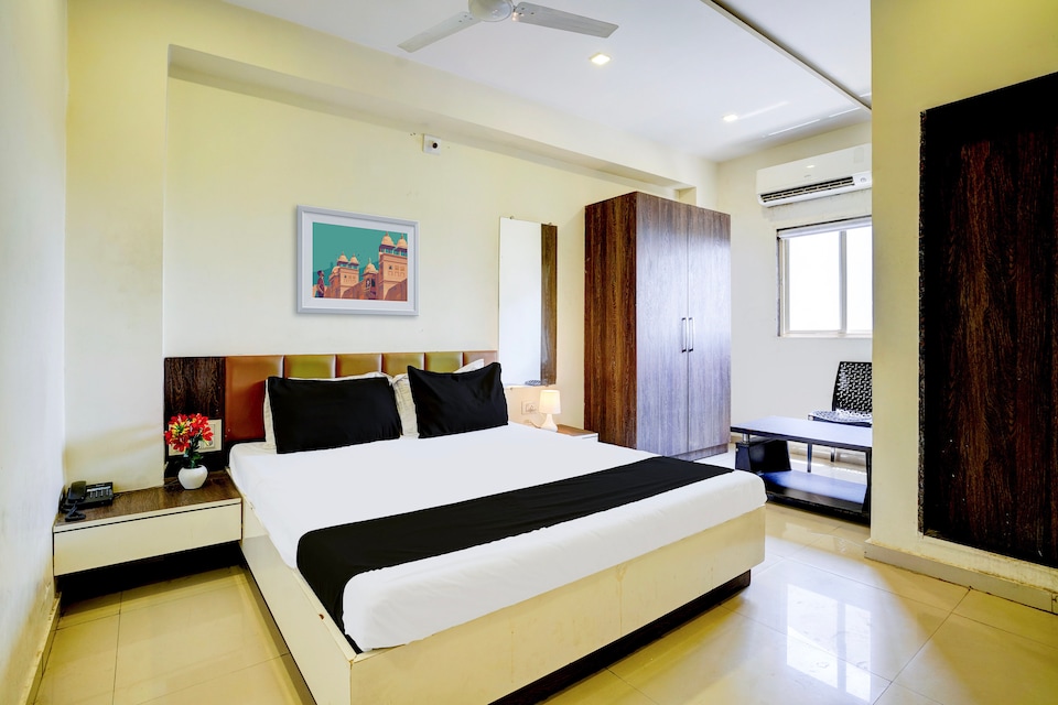 Hotel O Pratiksha, Ahmedabad Airport, Ahmedabad
