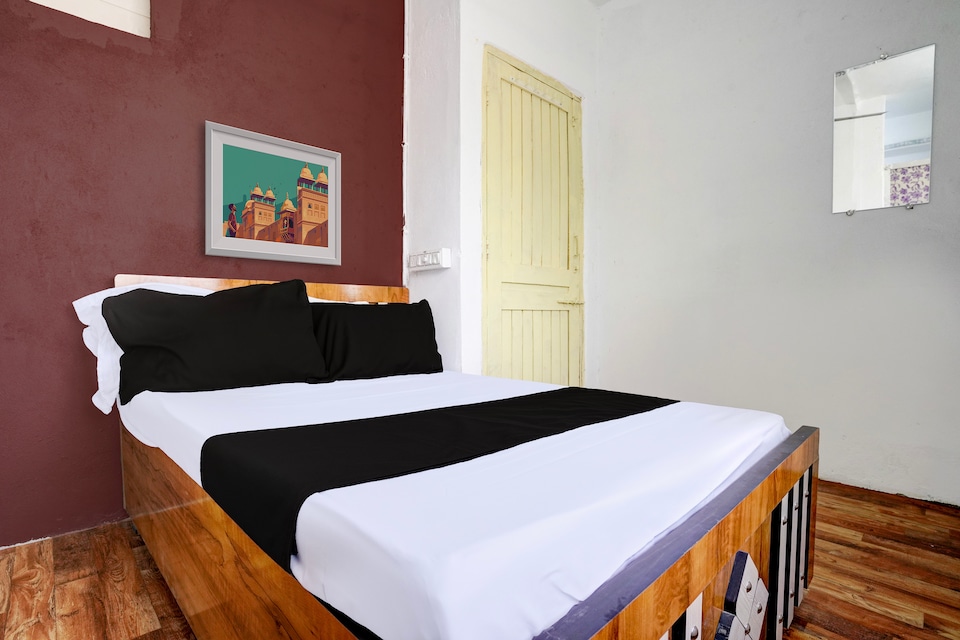 Hotel O Sawariya, Ashram Road Ahmedabad, Ahmedabad