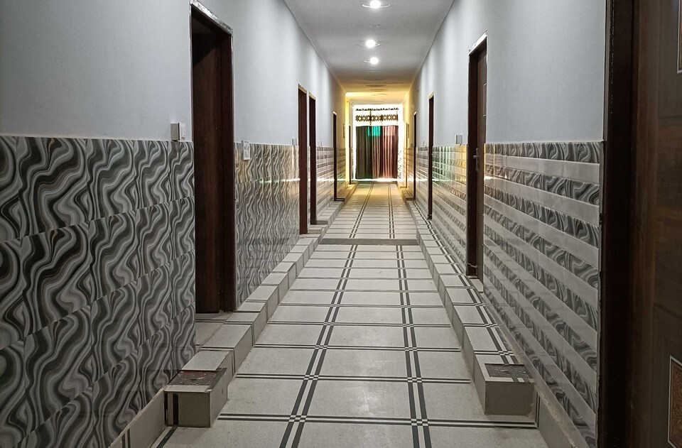 OYO 825880 Dream Shine Guest House, Anand Vihar Delhi, Delhi