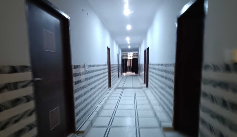 OYO 825880 Dream Shine Guest House, Anand Vihar Delhi, Delhi