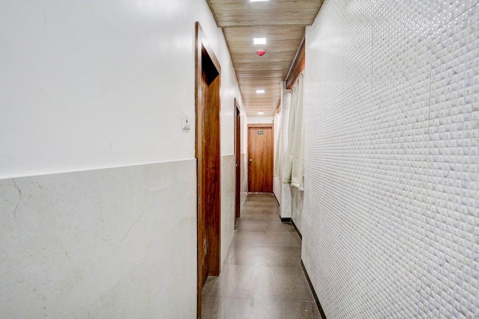 Hotel O Radha Palace , Mumbai Wadala-Chembur-Mankhurd, Mumbai