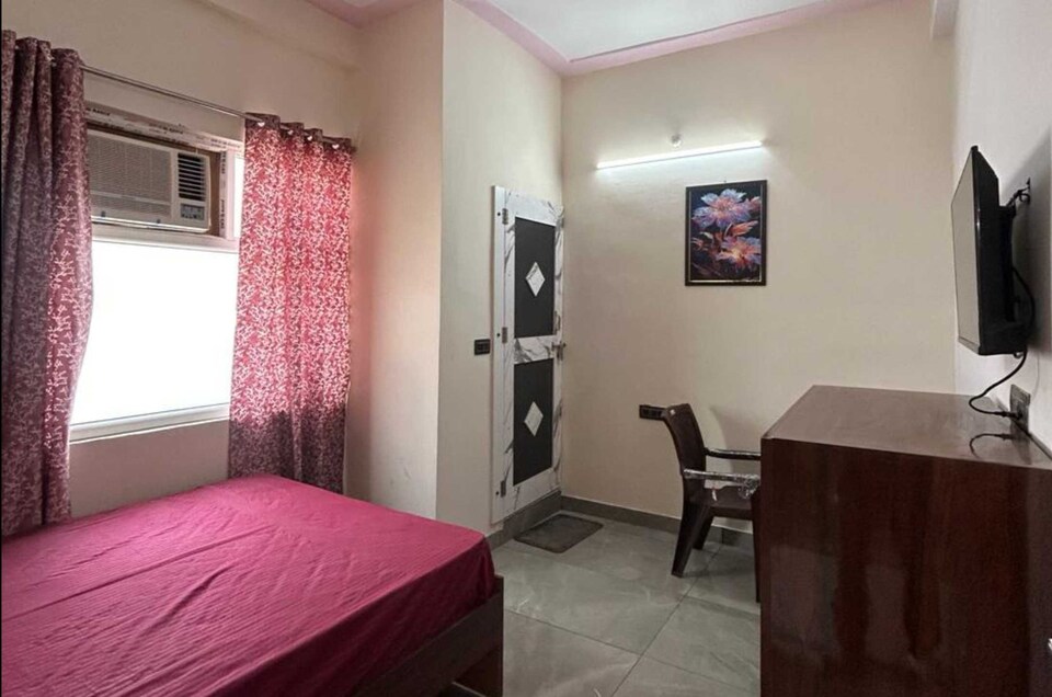 OYO 826029 ROYAL HOUSE, Noida Expressway SEZ, Noida