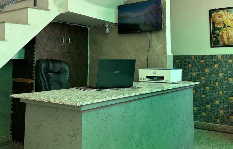 OYO 826029 ROYAL HOUSE, Noida Expressway SEZ, Noida