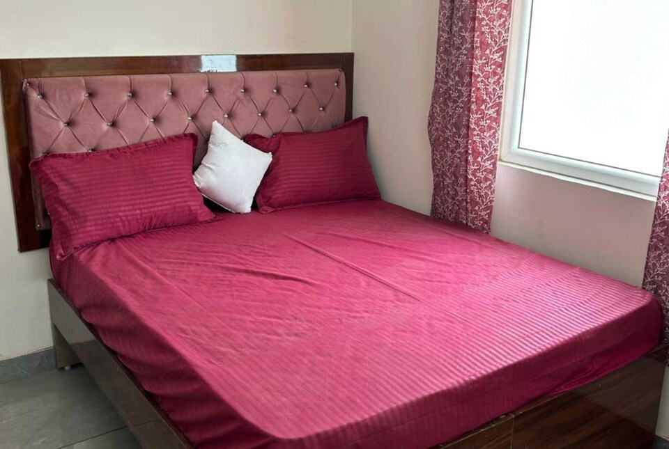 OYO 826029 ROYAL HOUSE, Noida Expressway SEZ, Noida