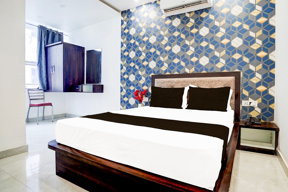 Collection O Manglam, Lashkar, Gwalior