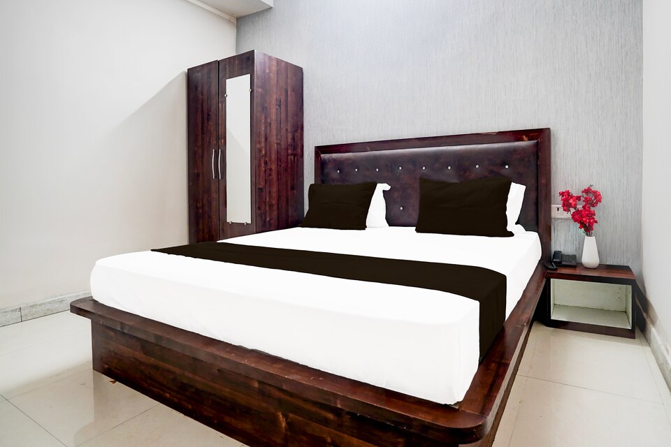 Collection O Manglam, Lashkar, Gwalior