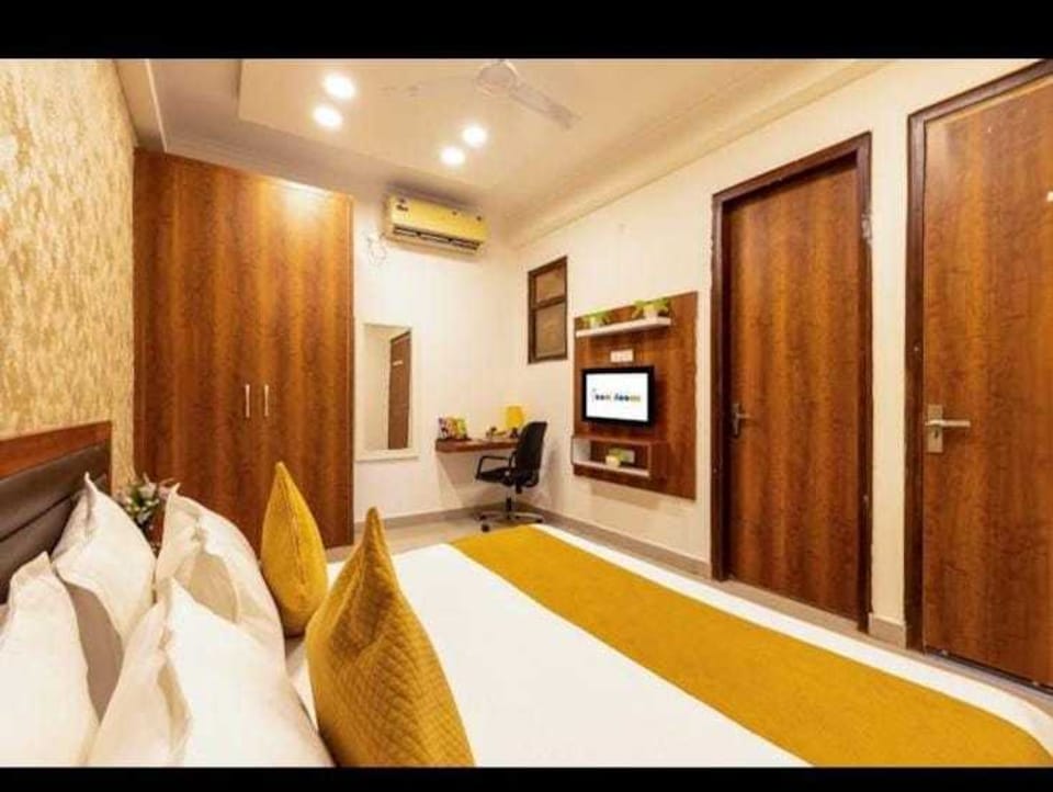 Hotel O Noida 86 retreat, Noida City, Noida