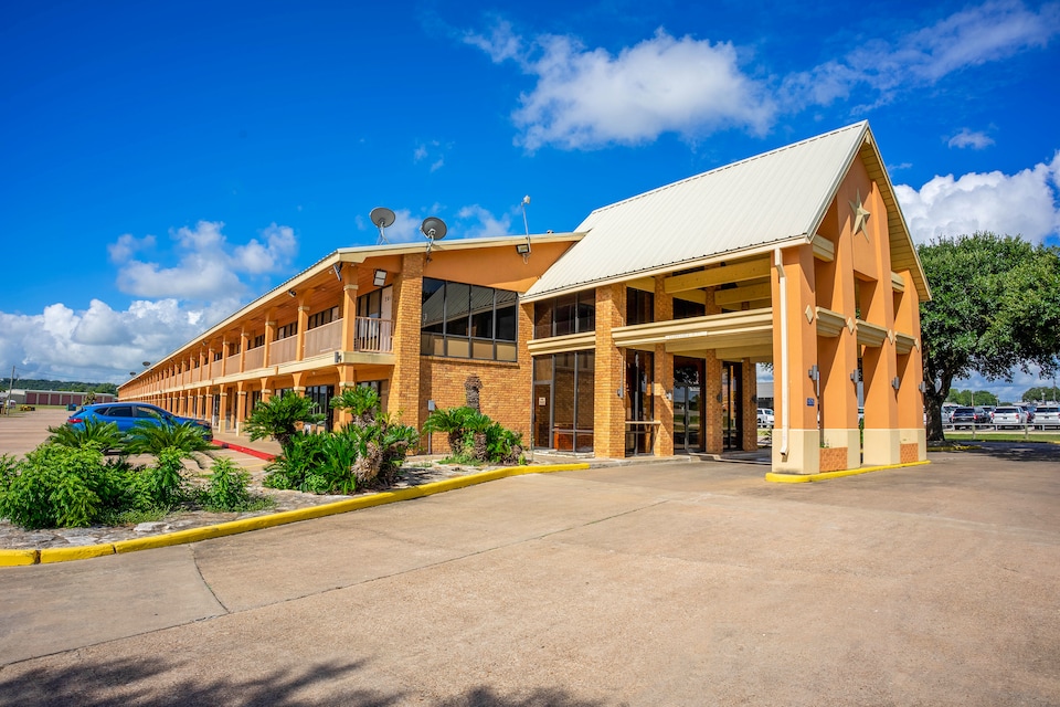 River Valley Motor Inn By OYO La Grange Texas, C78945, La Grange, TX