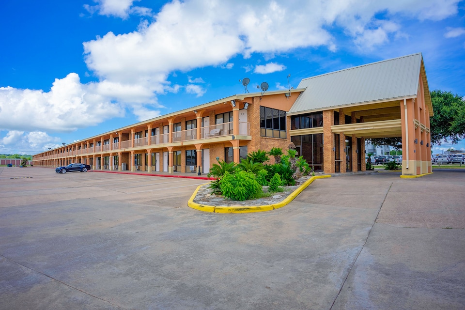 River Valley Motor Inn By OYO La Grange Texas, C78945, La Grange, TX