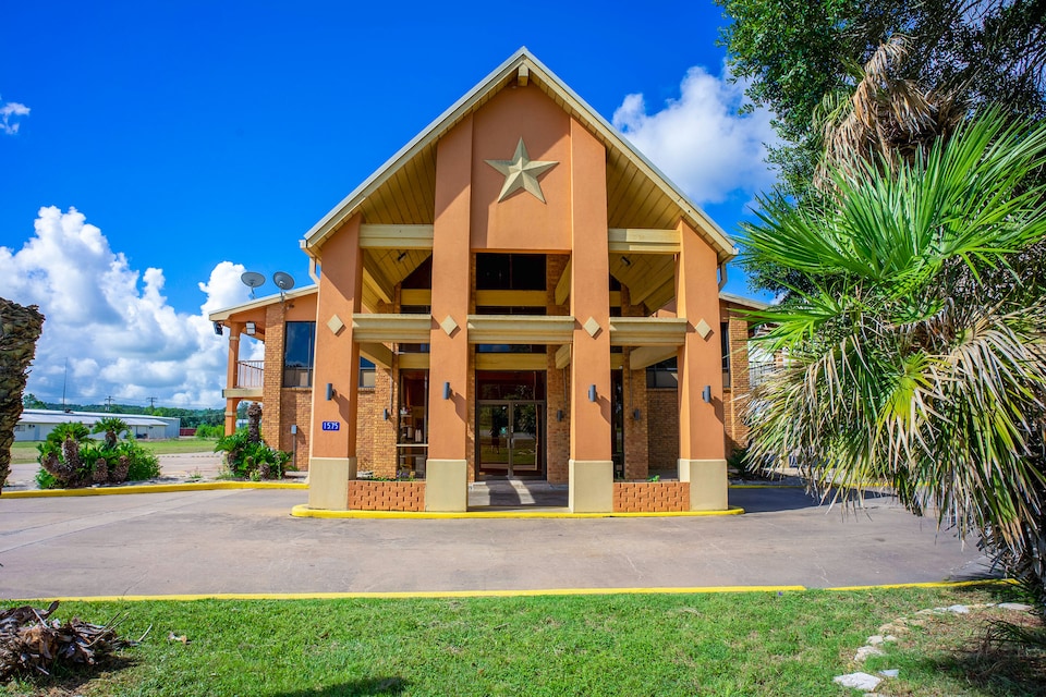 River Valley Motor Inn By OYO La Grange Texas, C78945, La Grange, TX