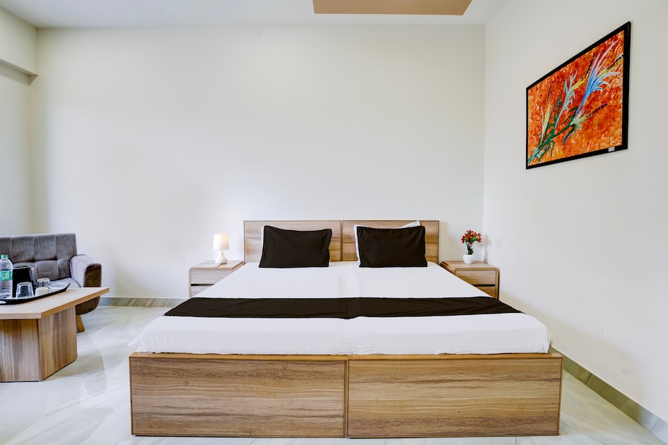 Hotel O SR Farm, SG Highway Ahmedabad, Ahmedabad