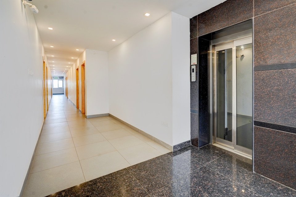 Hotel O NA GRAND, Koyambedu Chennai, Chennai