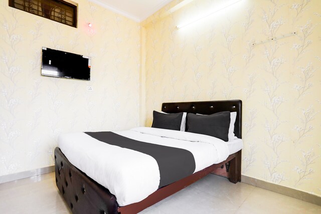 Hotel O Royal Palace