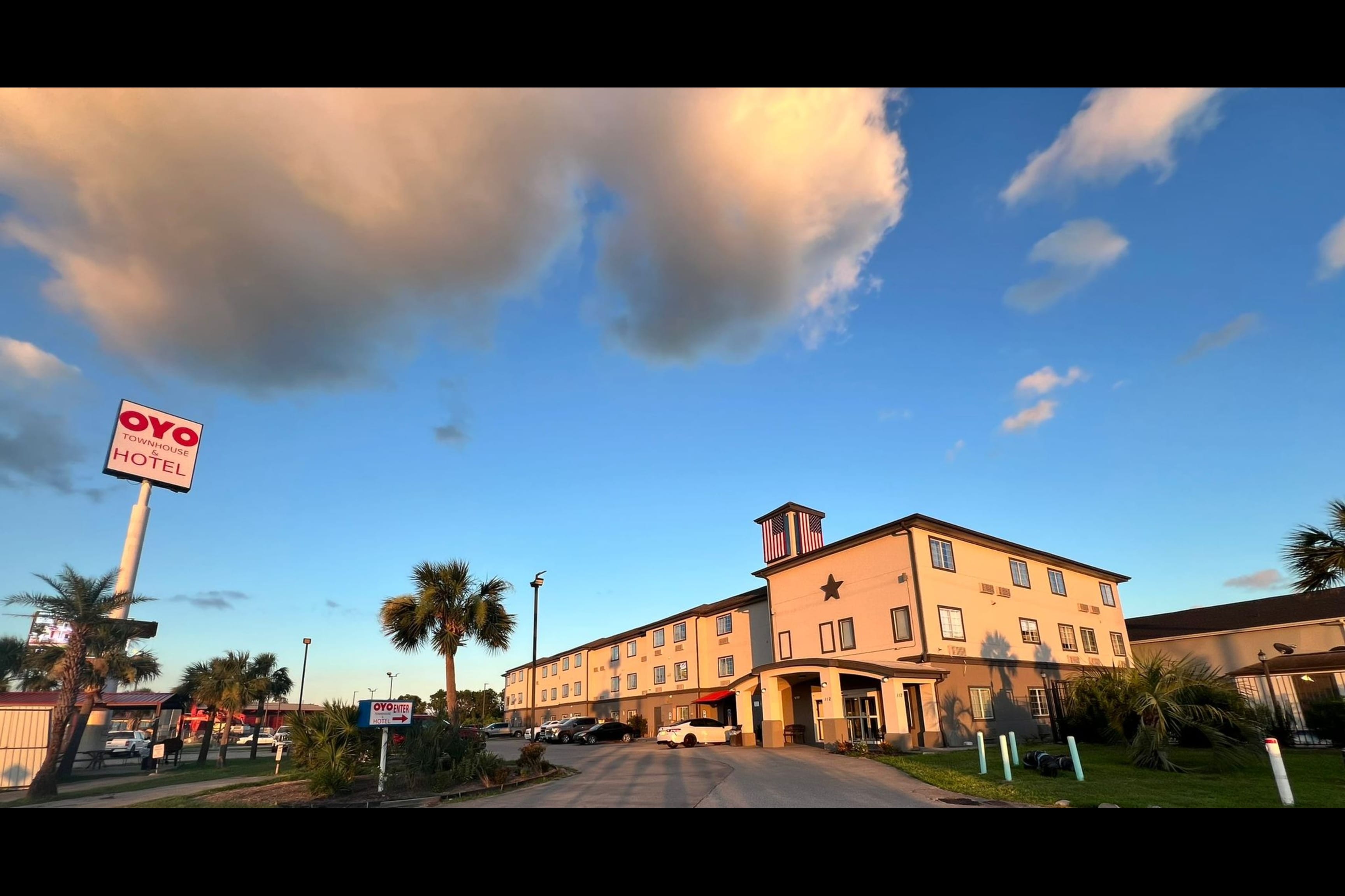 Oyo Townhouse Sulphur,LA Extended Stay, OYO Hotels Sulphur LA, Book
