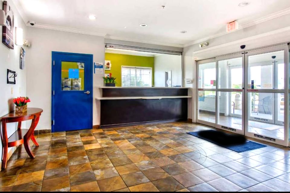 Oyo Townhouse Sulphur,LA Extended Stay I-10, Sulphur Central LA, Sulphur LA