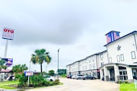 Oyo Townhouse Sulphur,LA Extended Stay I-10