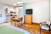 Oyo Townhouse Sulphur,LA Extended Stay I-10