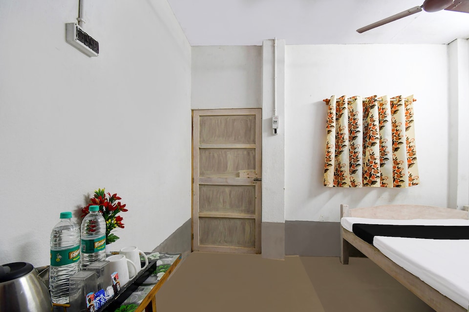 Hotel O Madhubani Ma Bramhamoye Resort., Howrah Kolkata, Kolkata