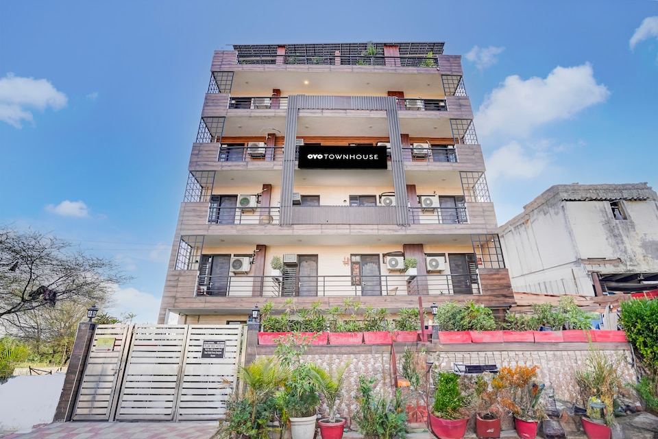 Hotel O Maple stays, Golf Course Road, Gurgaon