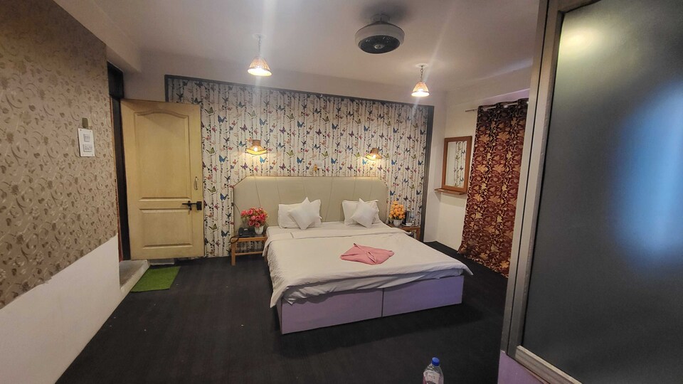 OYO 826399 The Shikara Suites Hotel, Jammu, Jammu