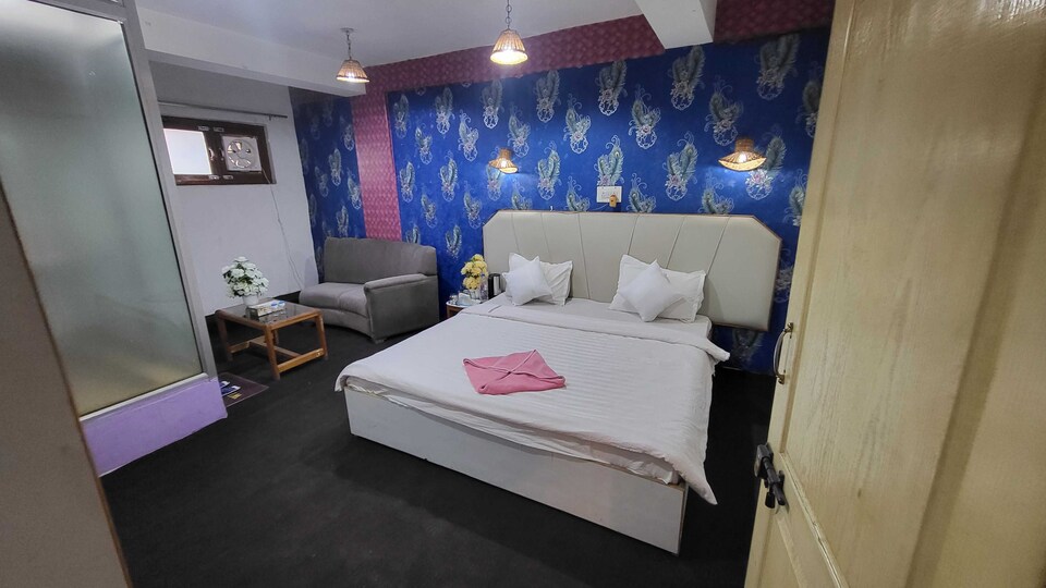OYO 826399 The Shikara Suites Hotel, Jammu, Jammu