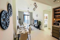 Luxury 1-Bedroom Apartment At Burj Crown