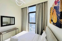 Luxury 1-Bedroom Apartment At Burj Crown