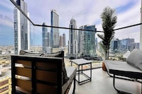 Luxury 1-Bedroom Apartment At Burj Crown